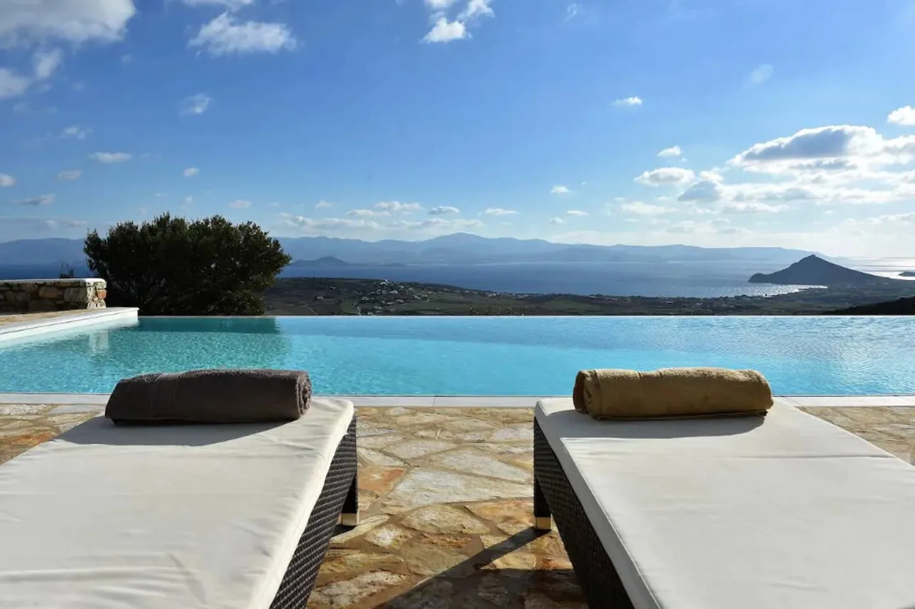 Exquisite königliche Villa mit Infinity-Pool