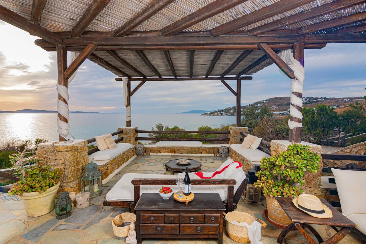 Villa am Strand mit atemberaubendem Blick auf das Meer und den Sonnenuntergang
