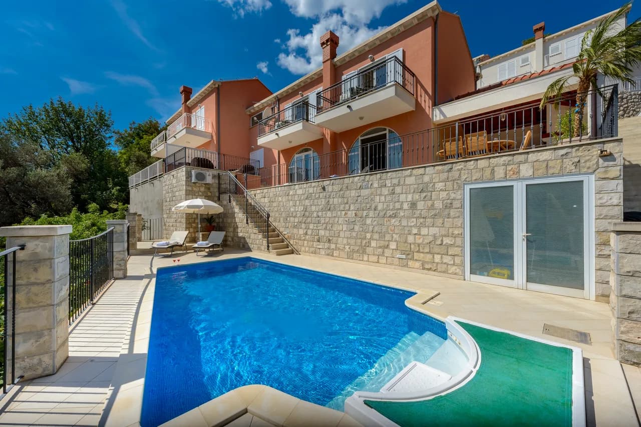 Villa en hauteur avec vue imprenable sur la baie