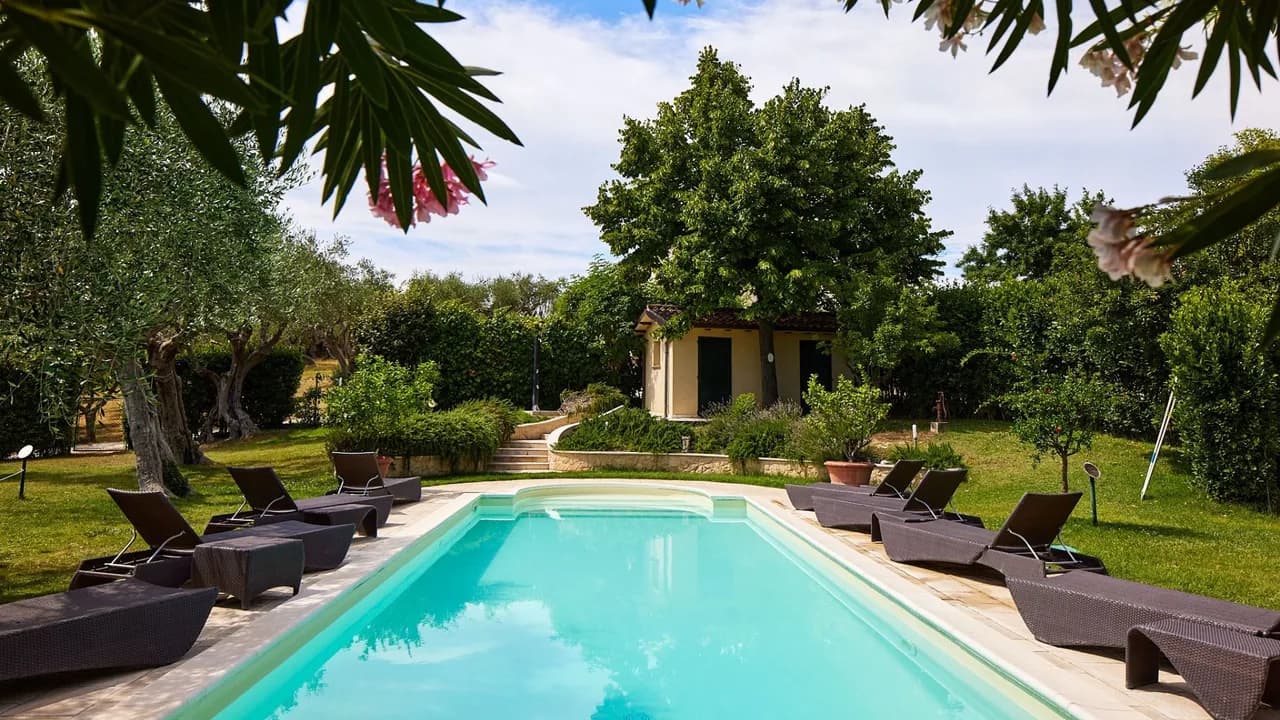 Ruhiges Refugium mit privatem Pool & modernen Annehmlichkeiten