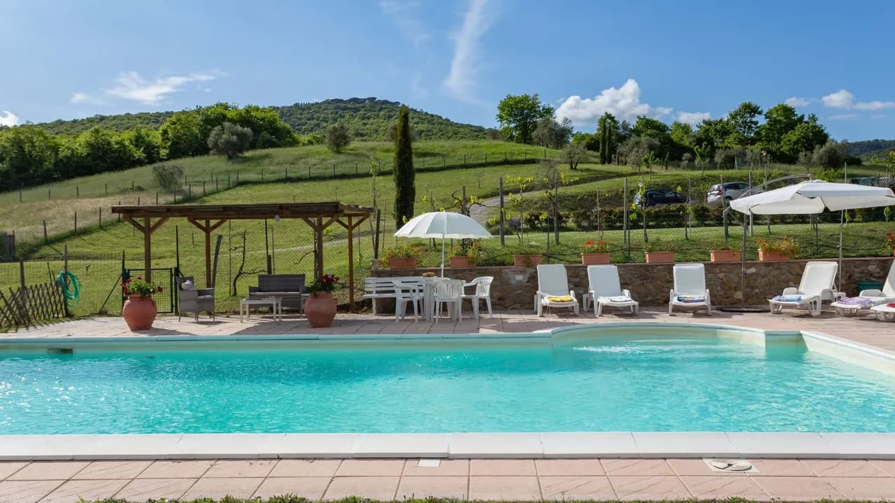 Üppiger ländlicher Rückzugsort mit privatem Pool & Grillbereich