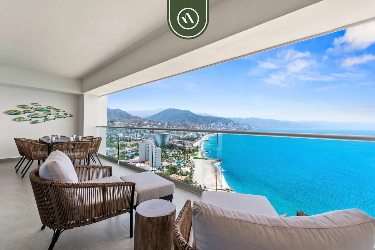 Oceanfront 3 BR Condo with Private Beach - Pools