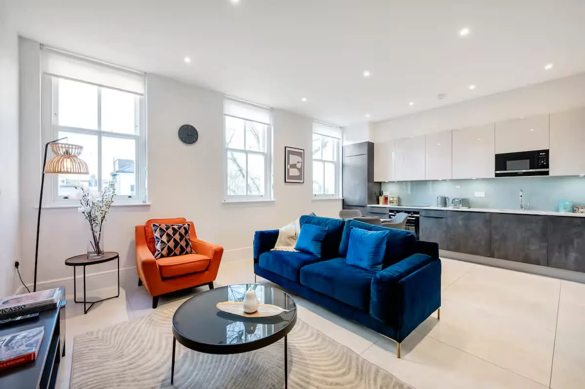 Contemporary Apartment in Leafy London Neighbourhood