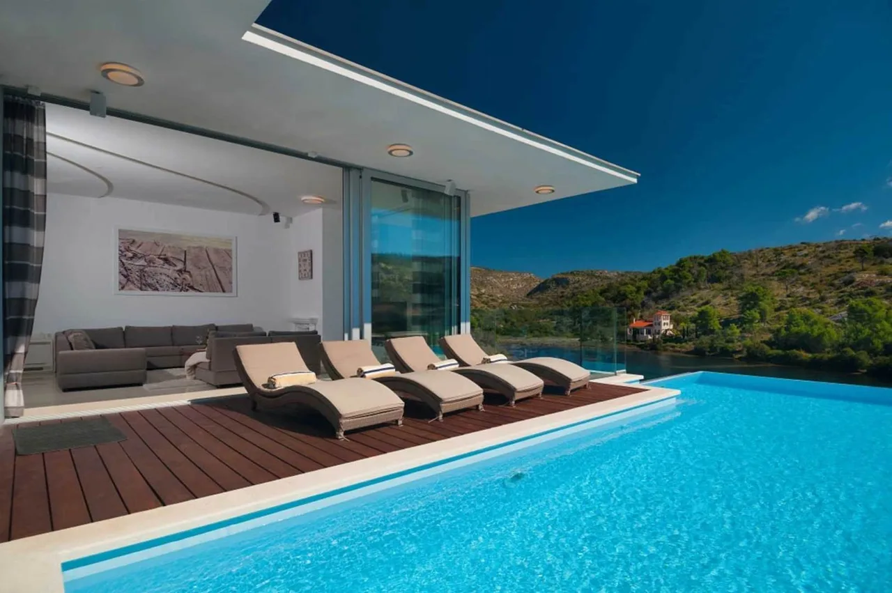 Seafront Villa With Heated Pool Brač