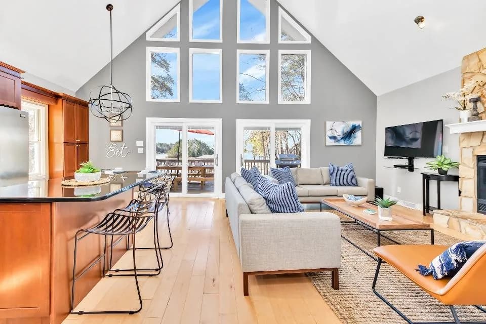 Waterfront Retreat Vacation Home in Mooresville