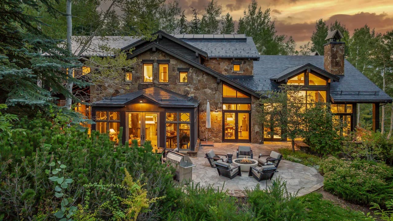 Charming Mountain-View Vacation Home in Avon