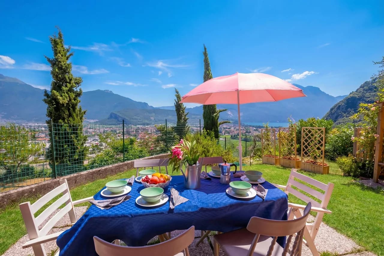 Private Garden Apartment in Riva del Garda
