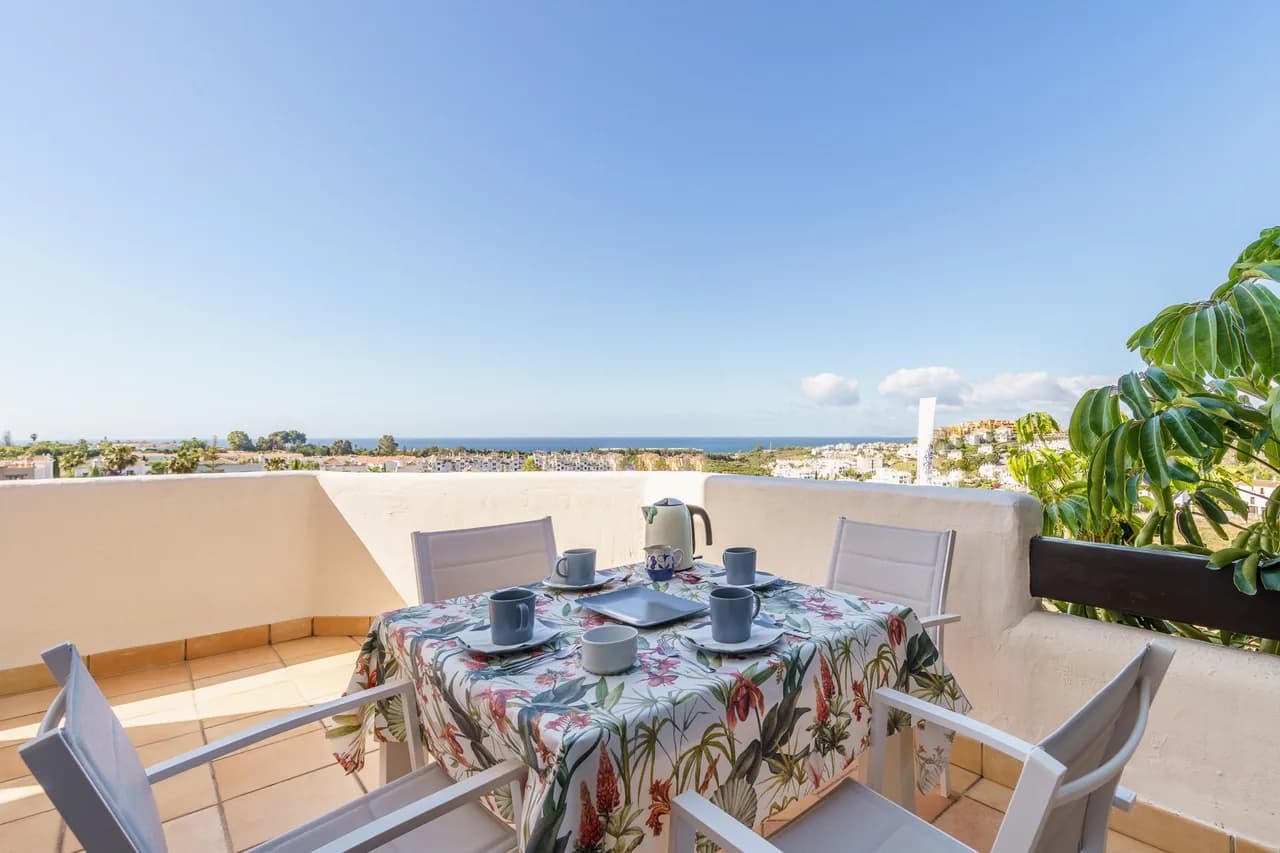 Sunset Seaview Apartment in Estepona