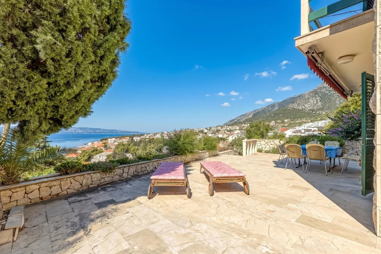 Sea View Vacation Home in Bol