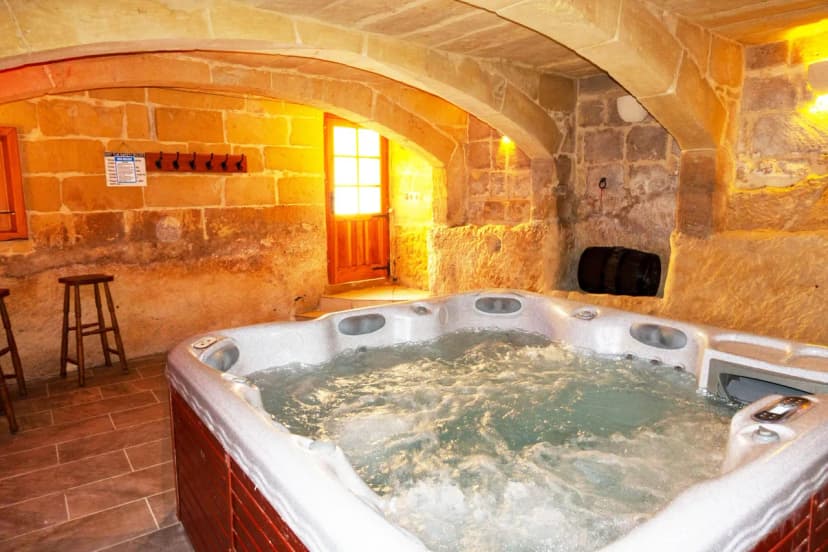 Villeleynah Amazing Gozitan Villa + Pool