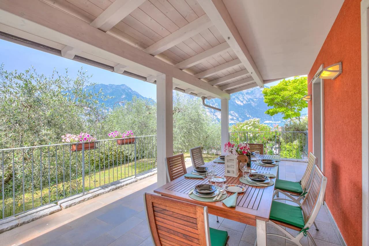 Lake-View Garden Villa in Nago-Torbole