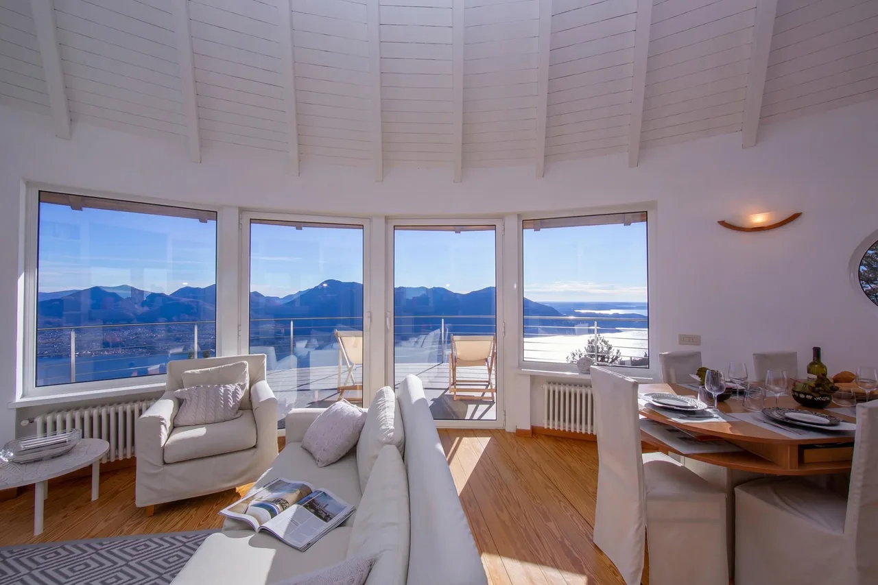 Panoramic View Apartment in Premeno