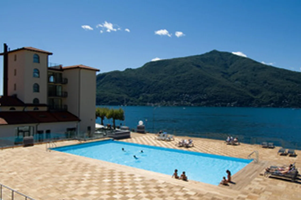 Scenic Lake View Apartment in Maccagno con Pino e Veddasca