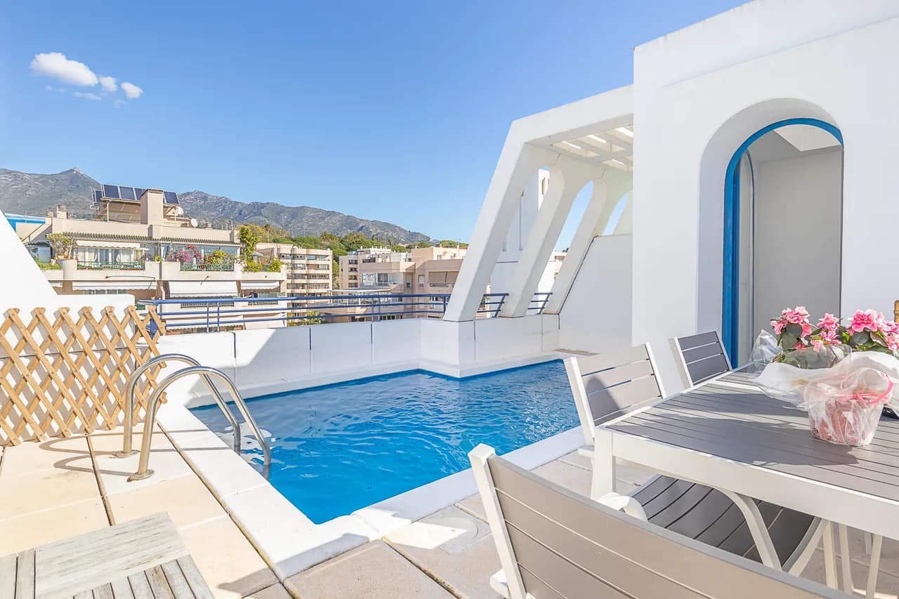 Seaside Pool Villa in Marbella