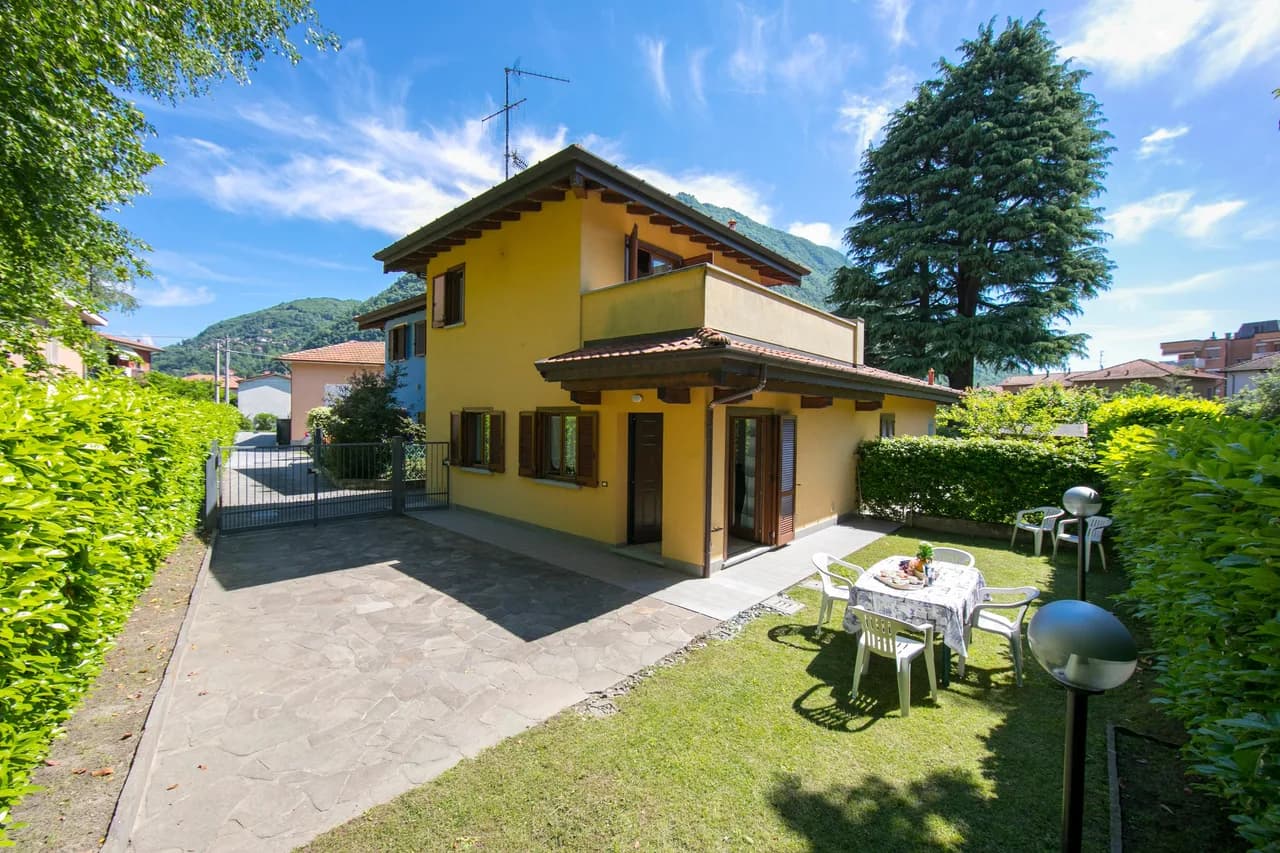 Le Betulle Private Garden & Parking in Laveno