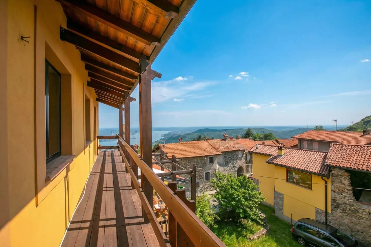 Lake View Townhome in Nebbiuno