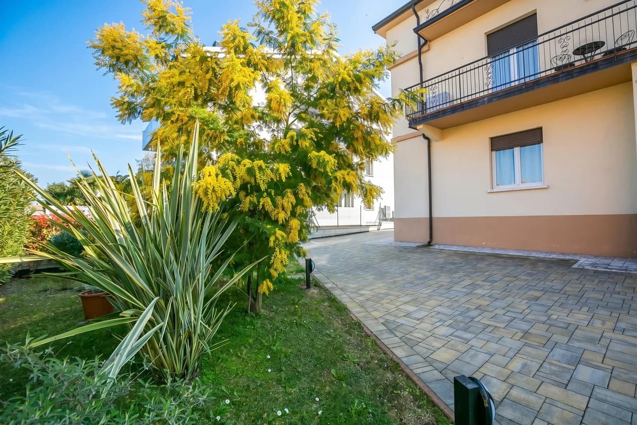 Villa Mimosa Near Desenzano Old Town Apt 4 Parking, A/C, WiFi