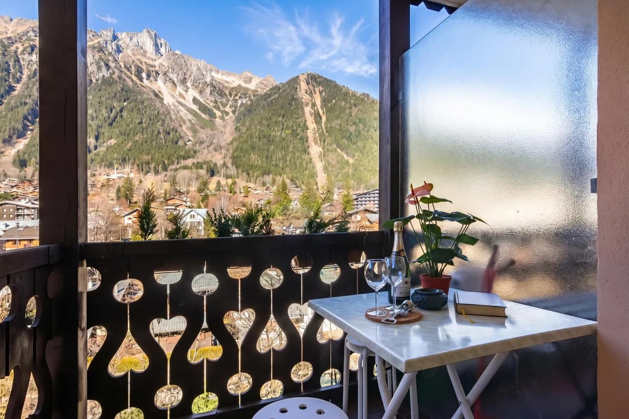 Cham Sud Rivière 407 Mountain-View Balcony sleeps 4