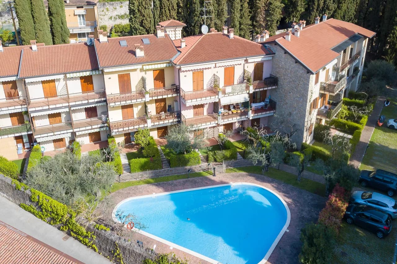 Lakefront Shared-Pool Apartment in Toscolano Maderno
