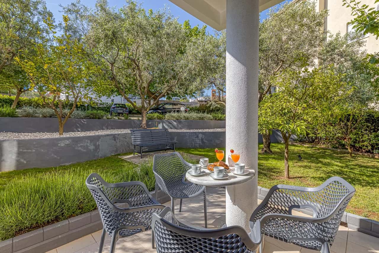 Apartment Angie 220m from the beach