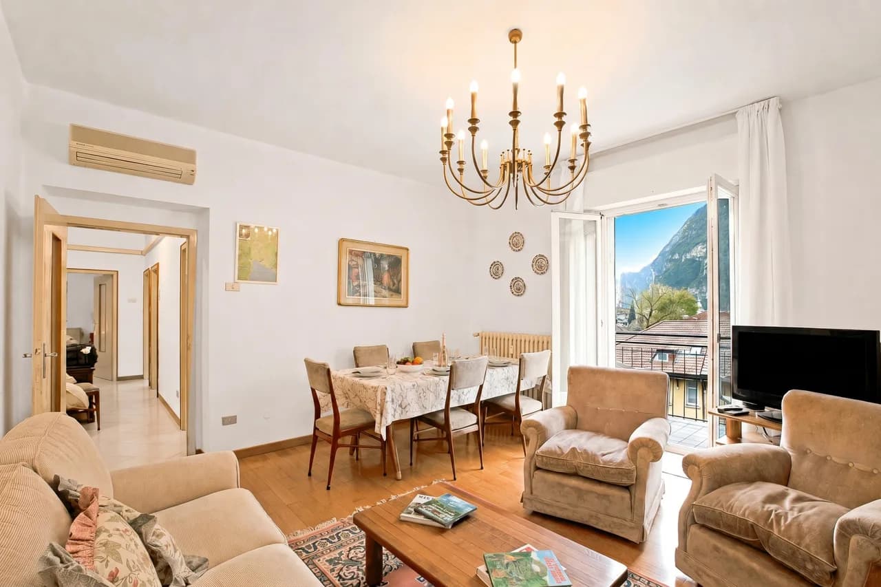Scenic Lake-View Apartment in Riva del Garda