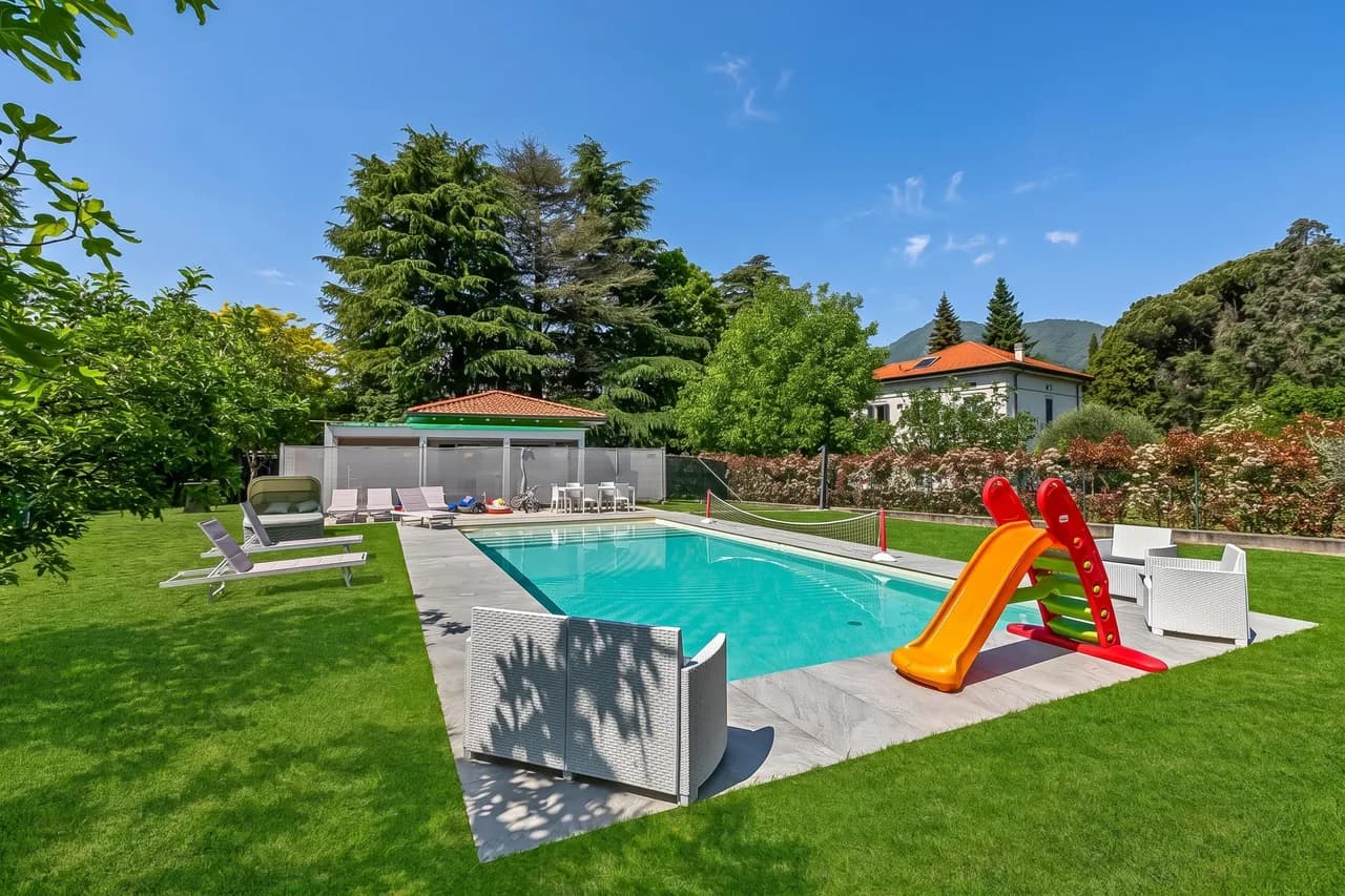 Anita Lake, 2BR Retreat w/ Shared Pool and Gym