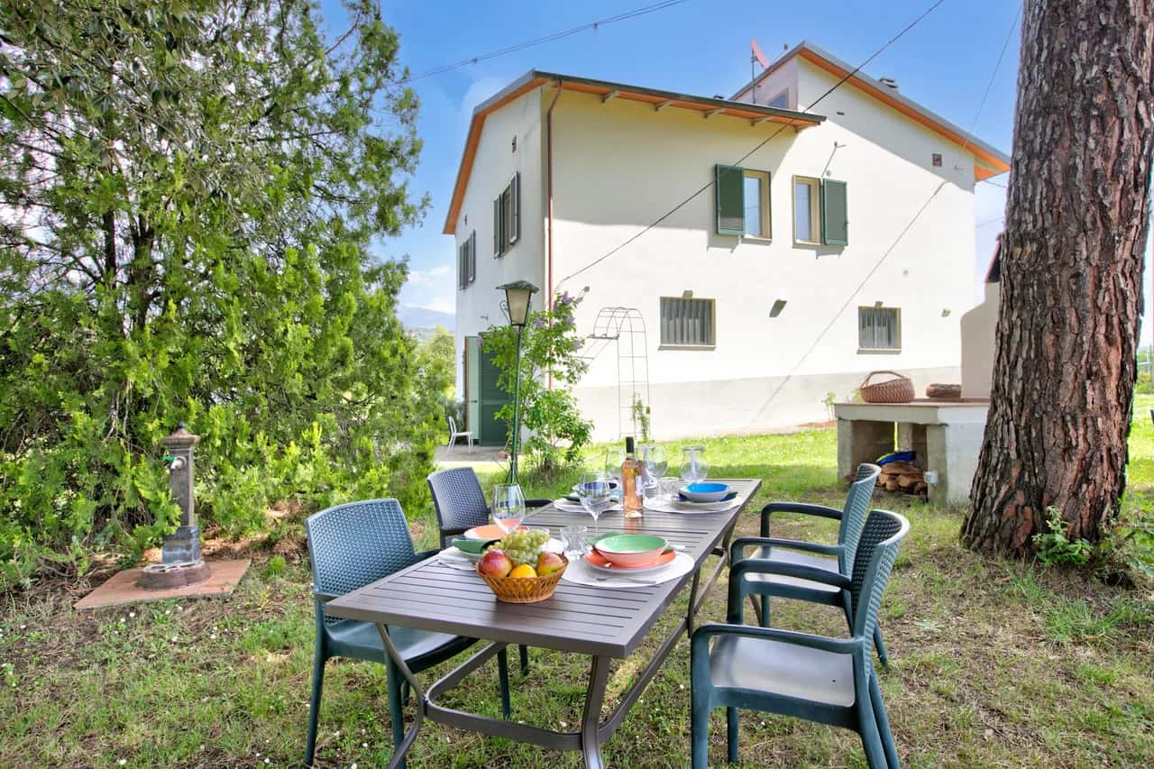 Tuscan Country House with Private Garden for 6
