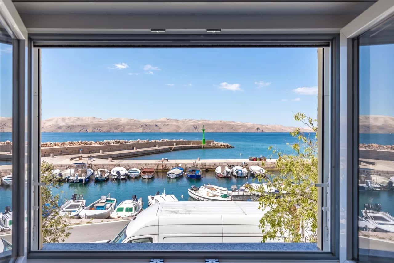 1BR Seafront Apartment Sanja Karlobag