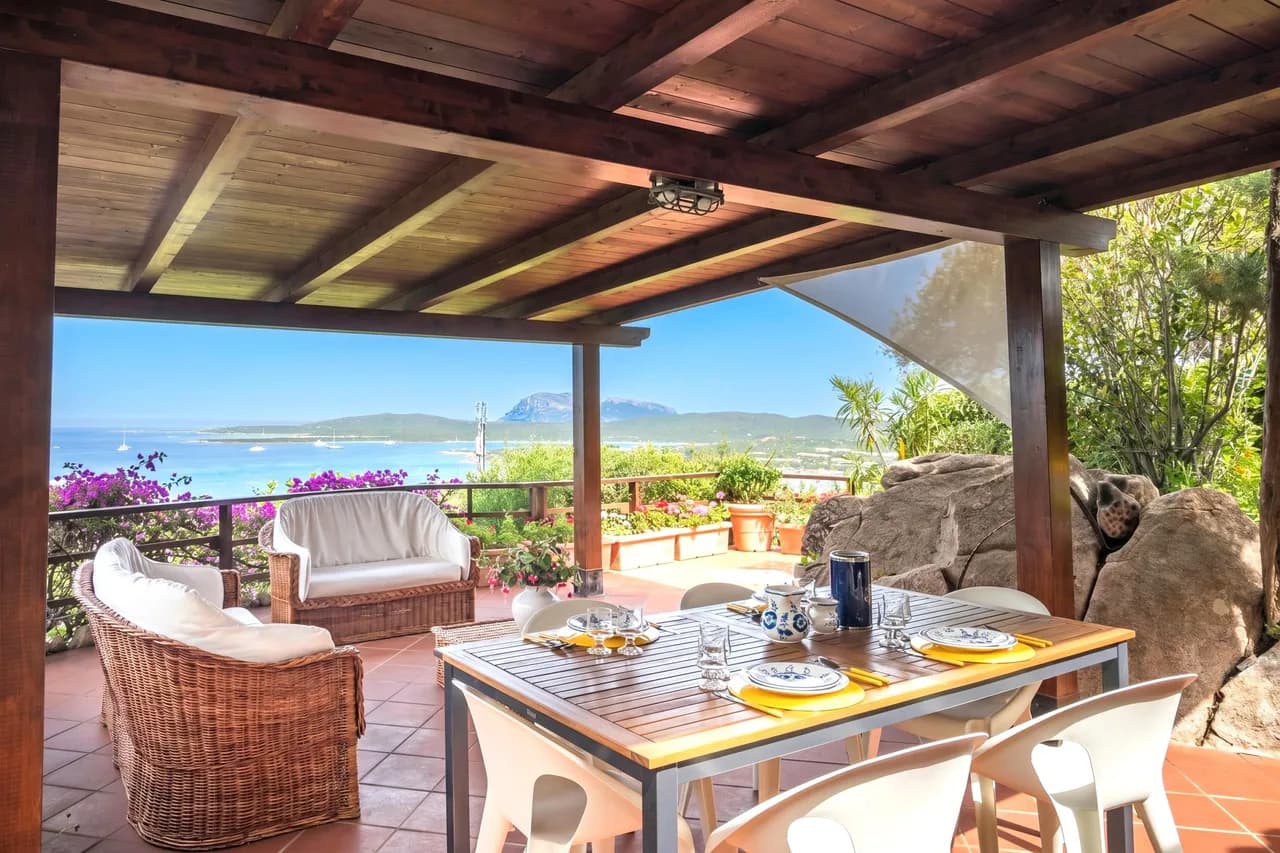 Breathtaking View Vacation Home in Marinella