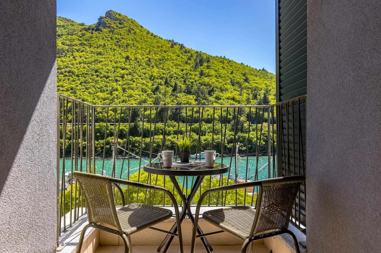 Meerblick-Balkon-Apartment in der Grünen Zone