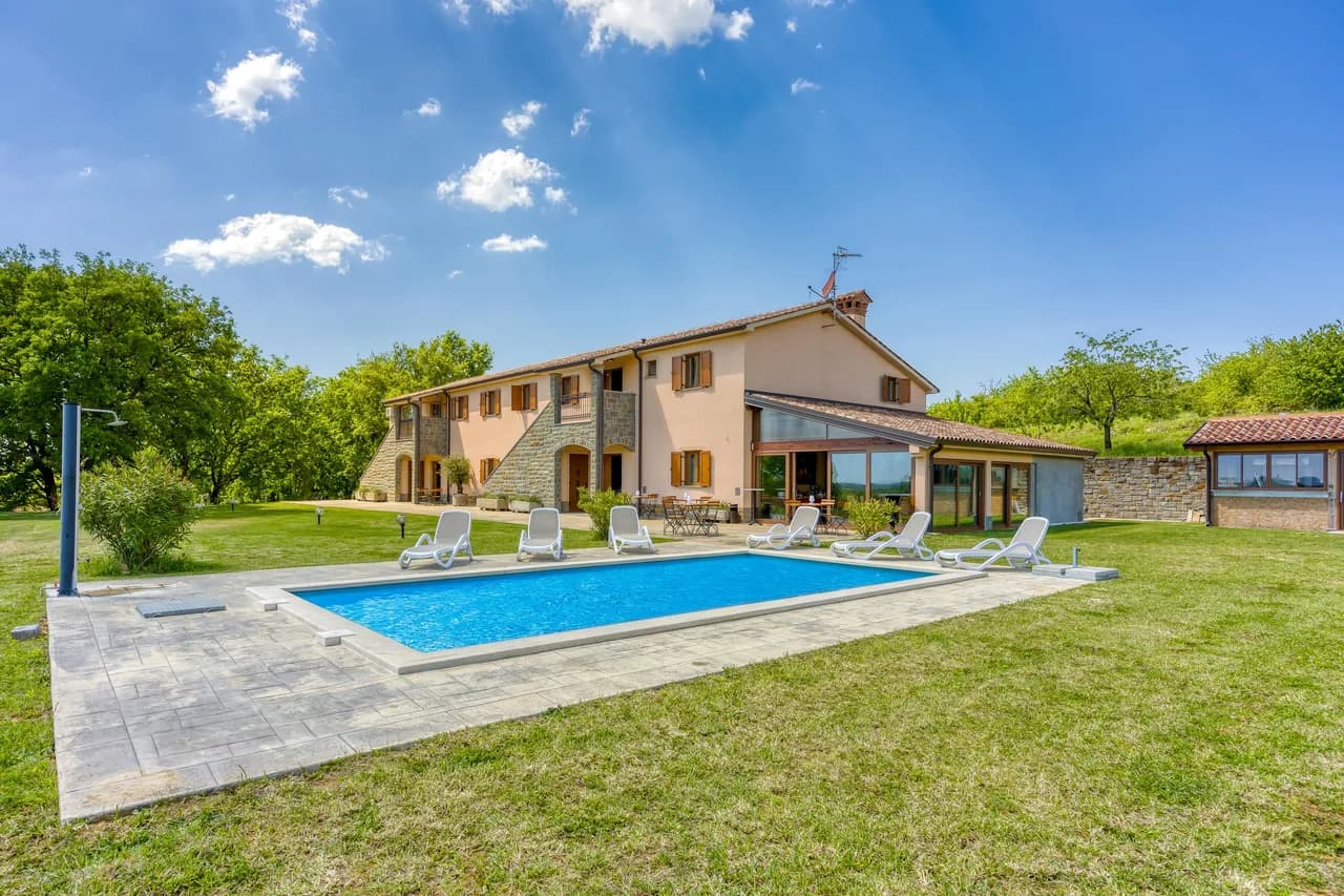 Charming Apartment with Pool in Gračišče