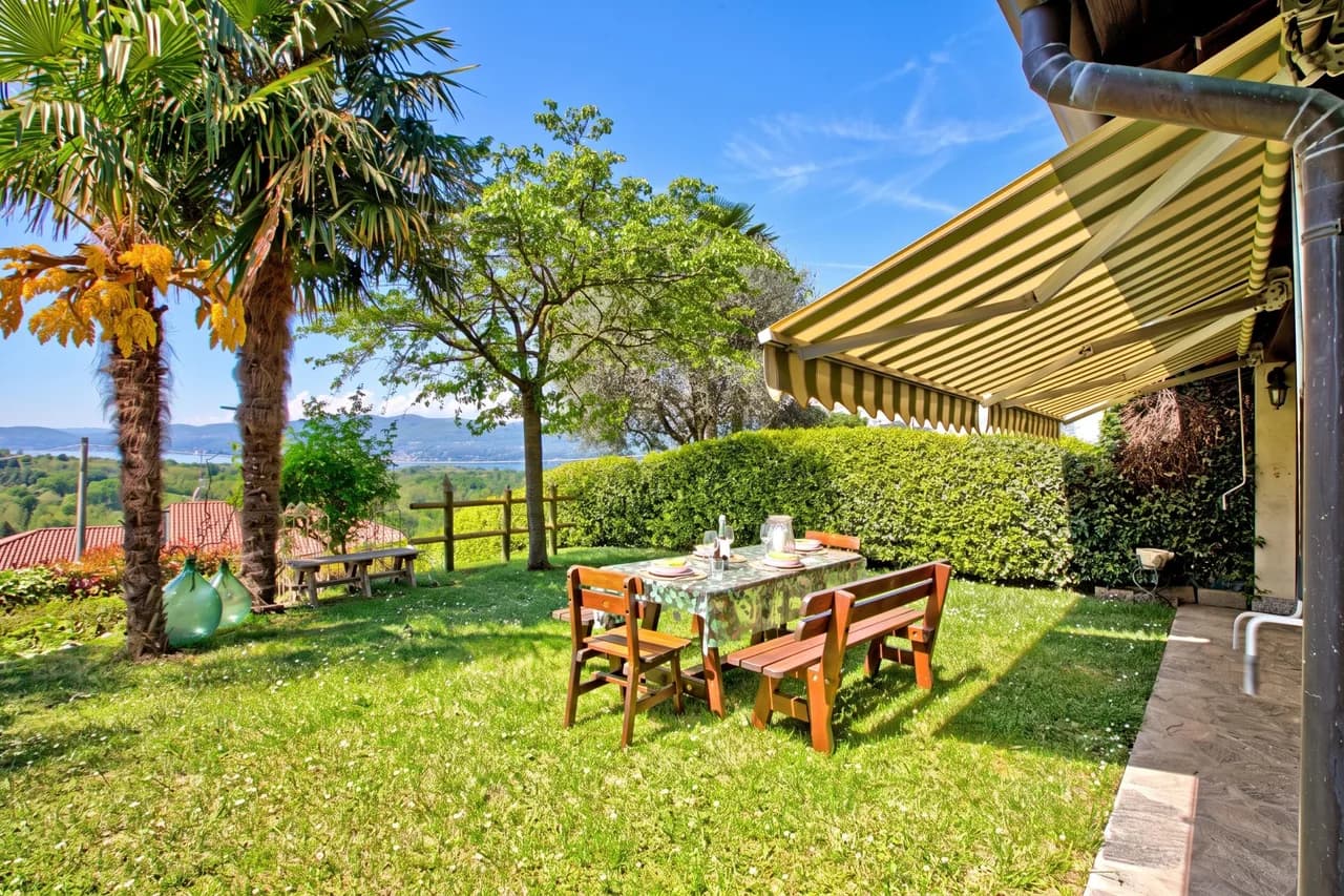 Lake-View Vacation Home in Besozzo, Lombardy, Italy