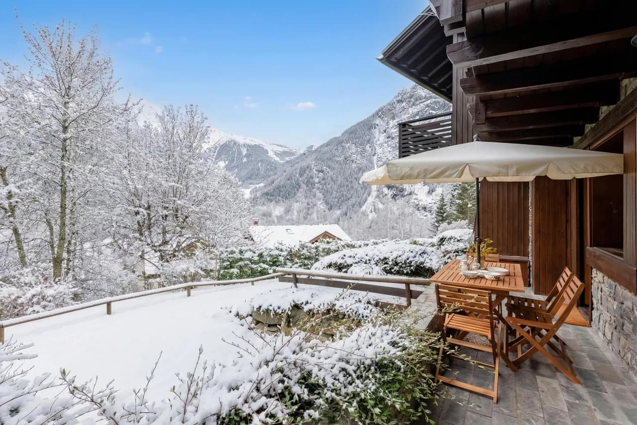 Charming Mountain-View Apartment in Courmayeur