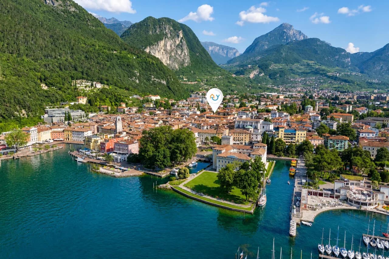 Balcony View Apartment in Riva del Garda
