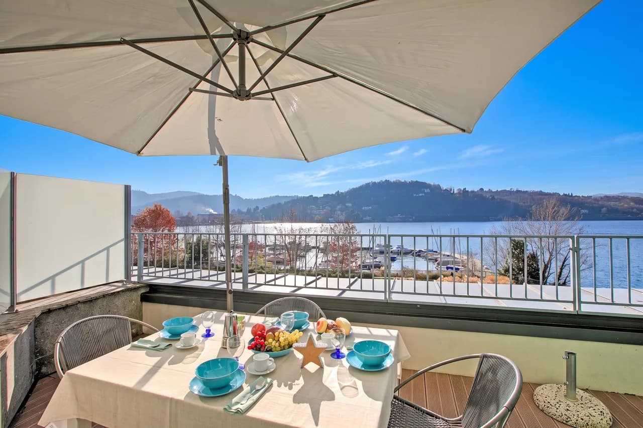 Lakefront Balcony Apartment in Laveno Mombello