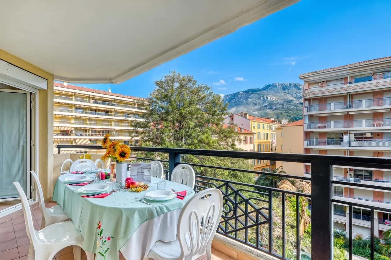 Garden View Daturas with Balcony