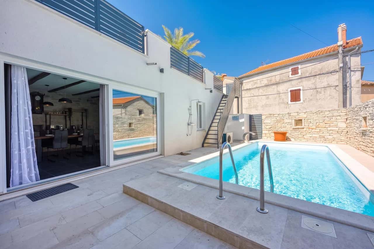 Villa Galant with Pool and Sauna