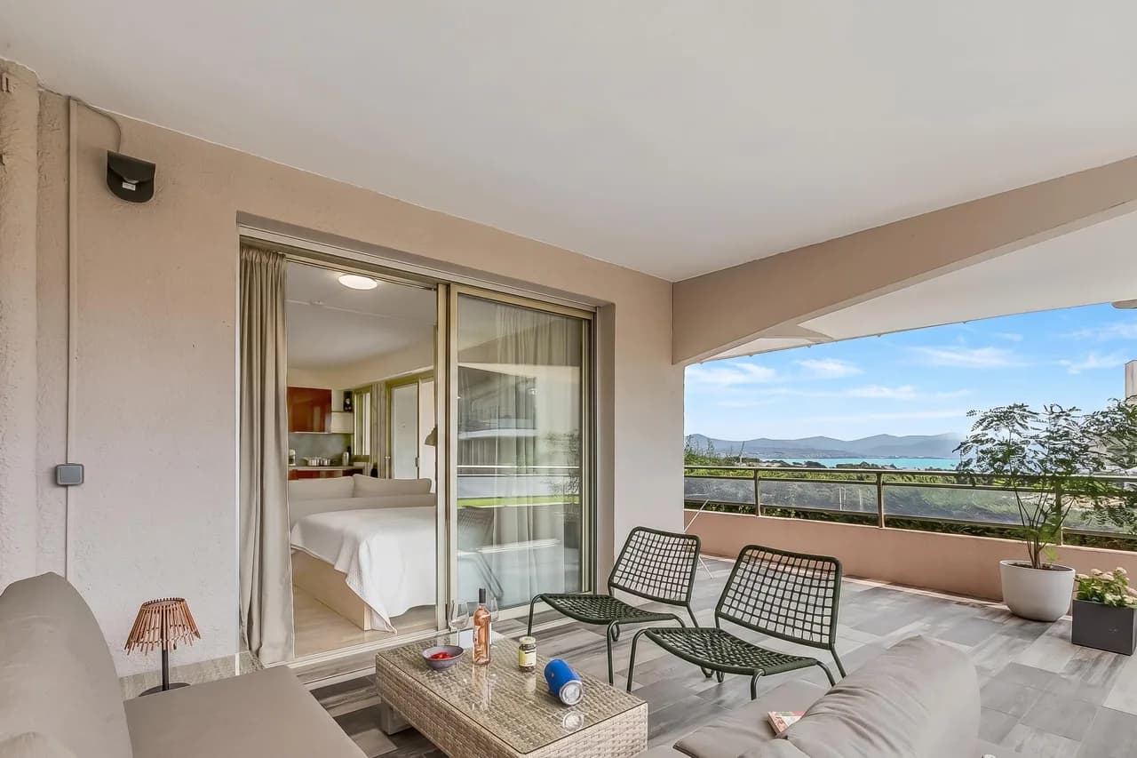 Studio Near Beach, Sea View & Garage
