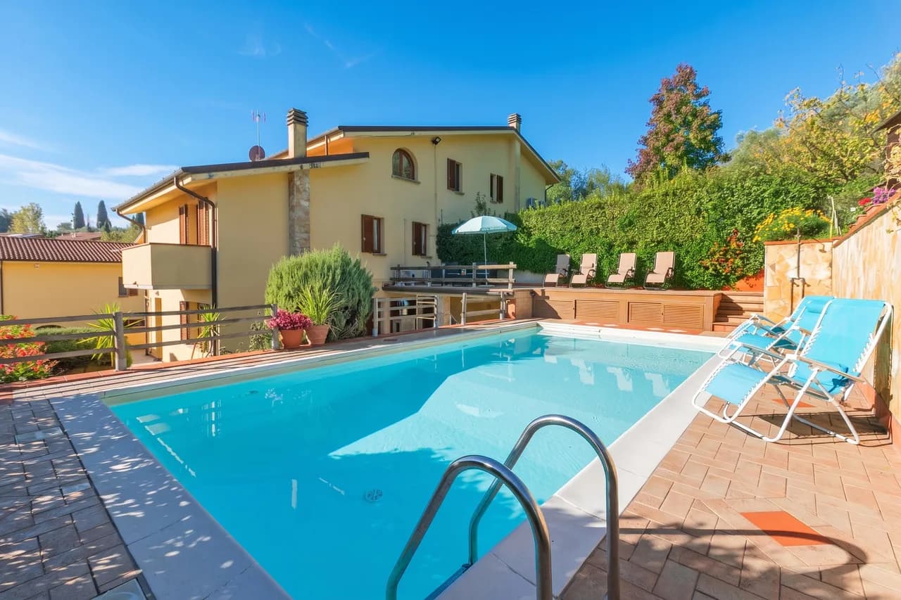 Komfortables Haus mit privatem Pool und Blick für 8