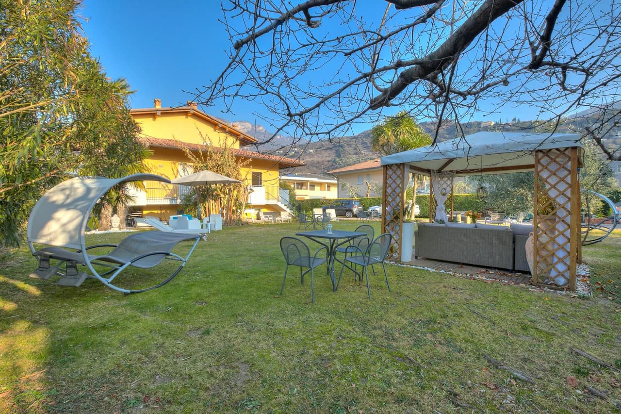 Charming Apartment with Shared Garden in Torbole sul Garda