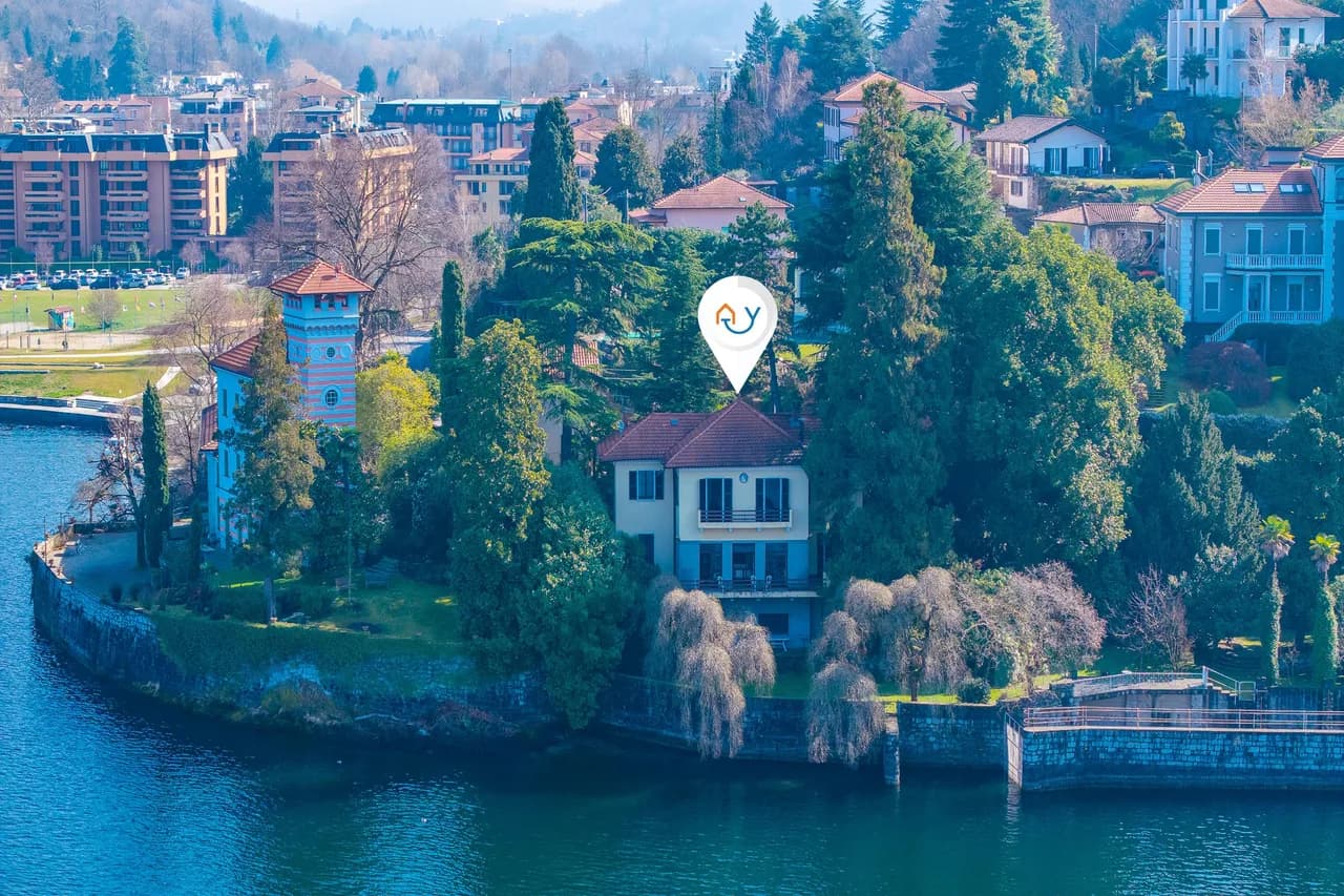 Lakefront Villa with Garden in Laveno Mombello