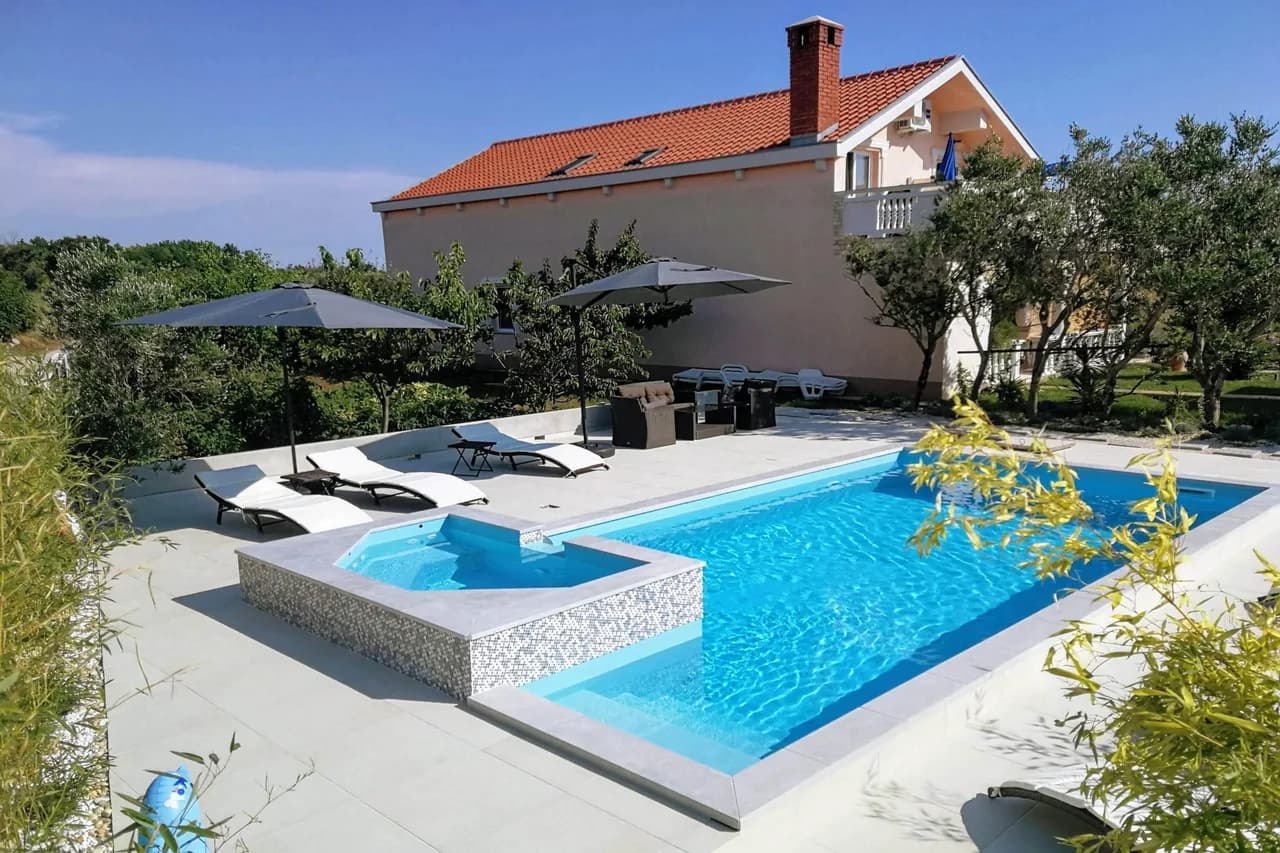 Pool Apartment Sea 2