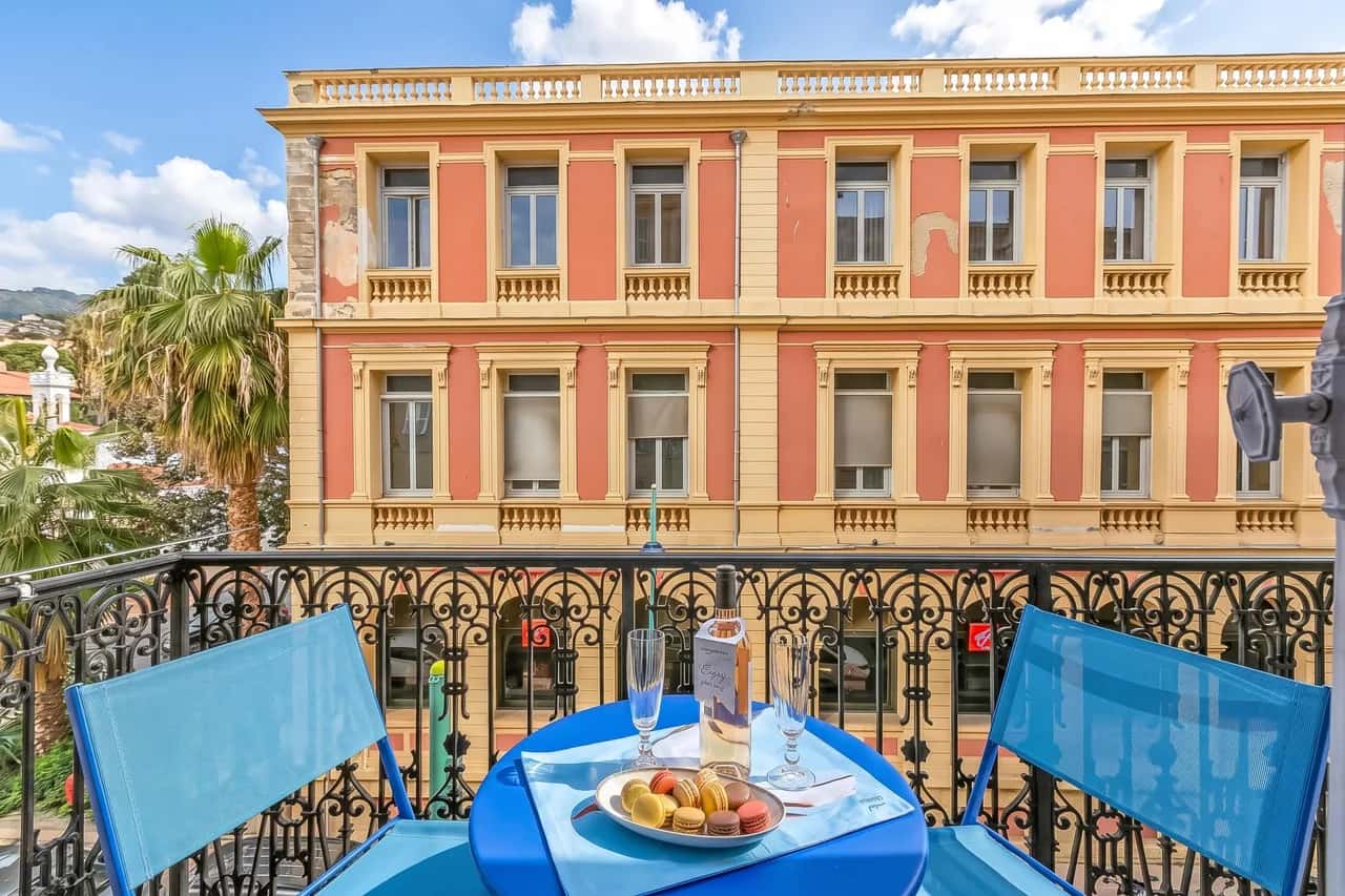 The Menton Townhouse with Balcony