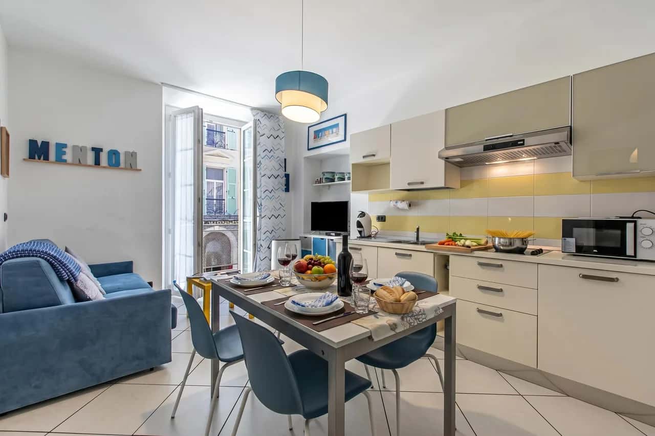 Super Central Apartment with Balcony