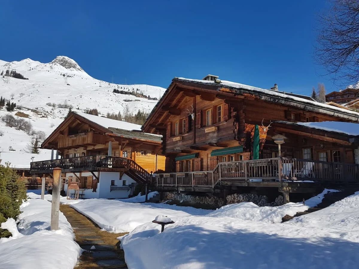 Chalets jumelés luxueux et confortables entièrement servis