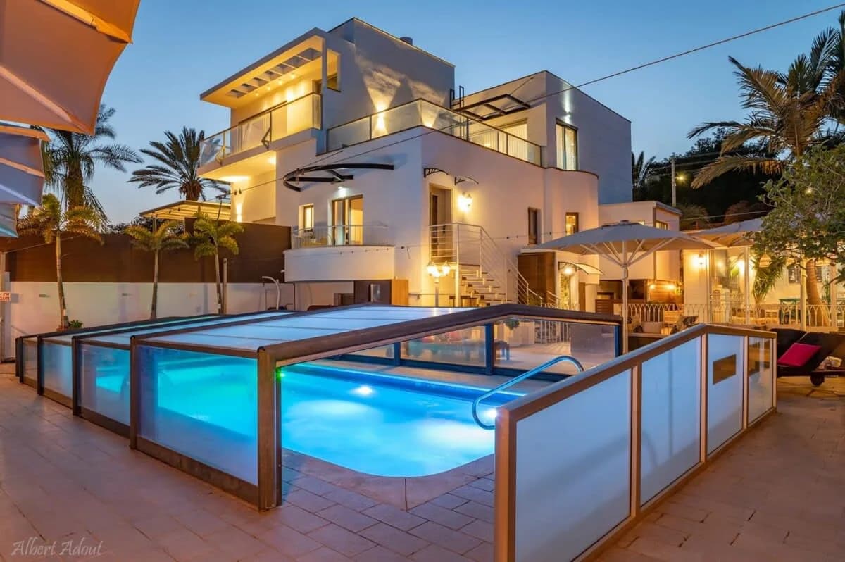 Amazing Luxury House with Jacuzzi and heated pool