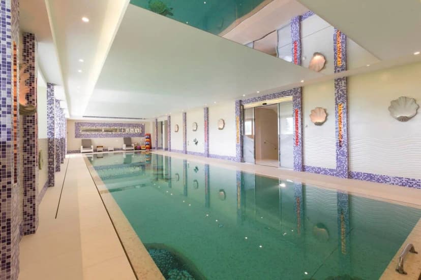 Super Luxury 7BR chalet with Private Pool & Spa