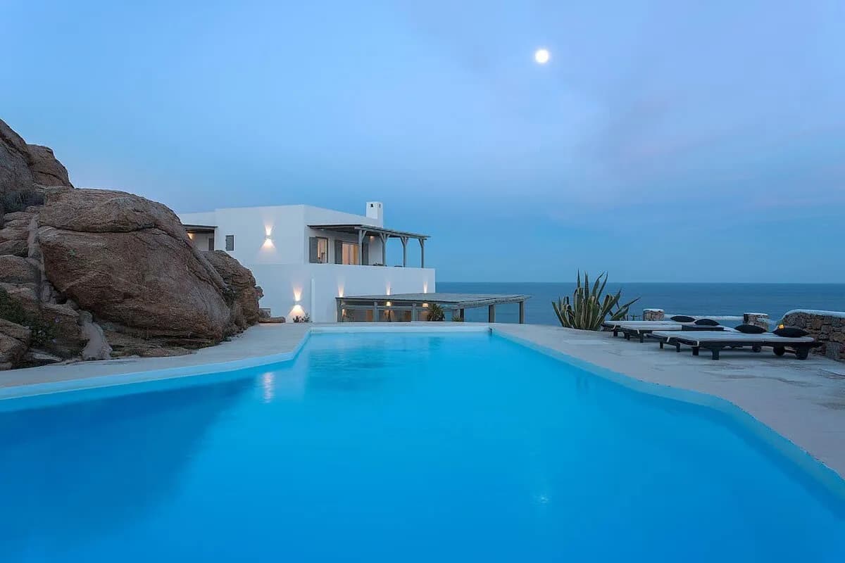 Große 6-Zimmer-Villa mit großem Pool