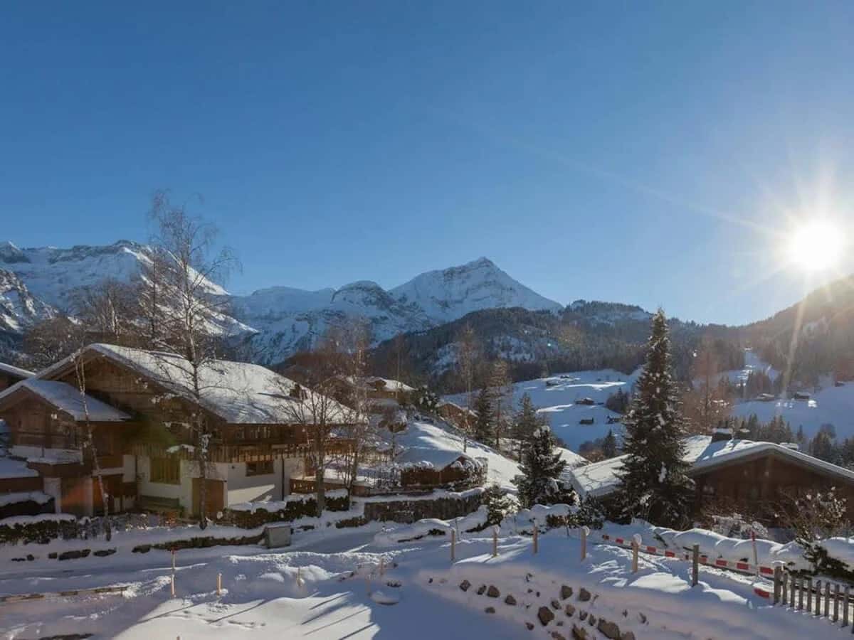 Beeindruckendes modernes Chalet mit Innenpool und Spa