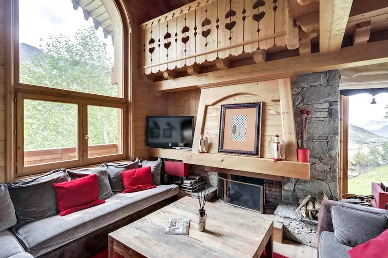 Sweet Season Chalet with Jacuzzi